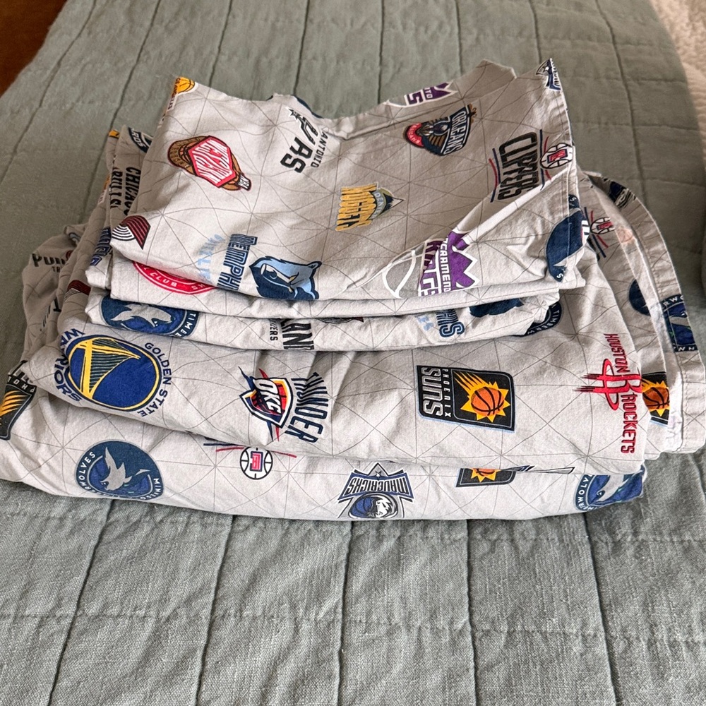 Pottery Barn Teen NBA Team Logo Quilt Cover in Gray and Blue Accents